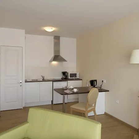 Domitys Le Jardin Des Lys Apart Otel 4*