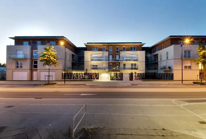 Aparthotel Domitys Le Jardin Des Lys 4*